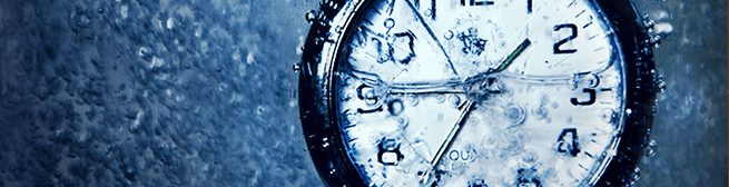 Um relógio molhado para representar representar horas líquidas de estudo
